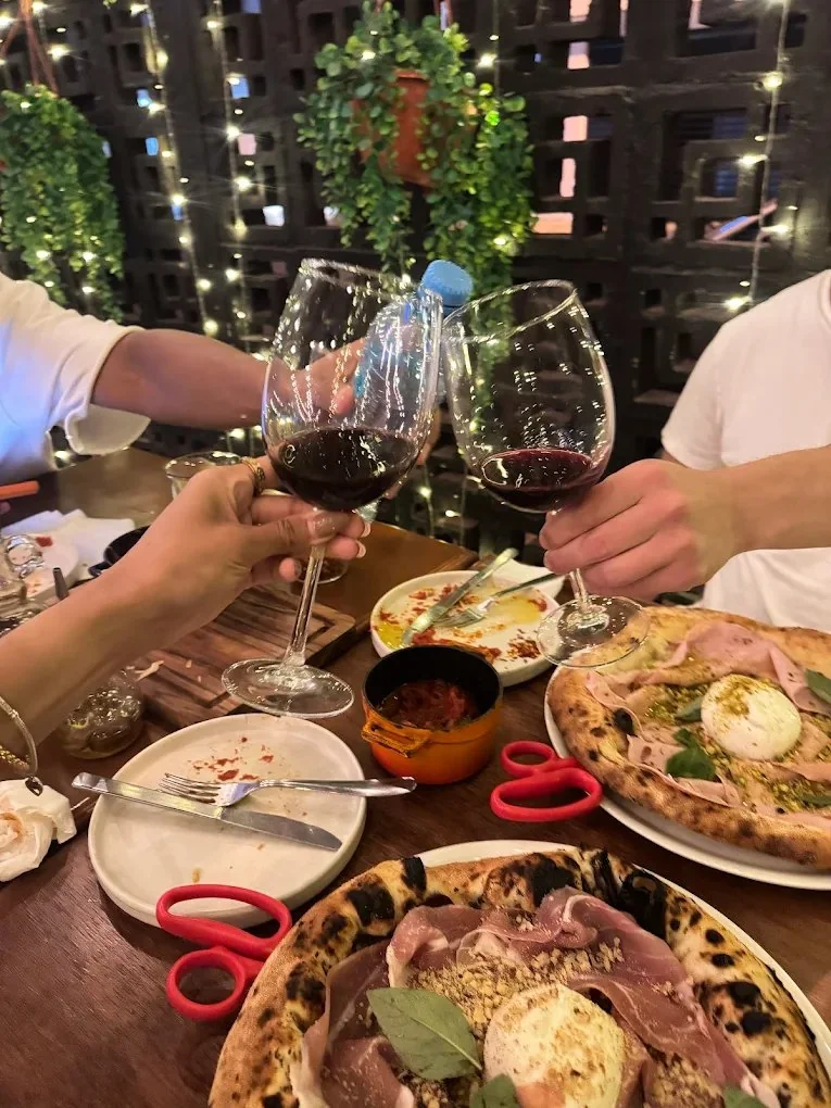 Ambiente y vino en Barrio Napoli